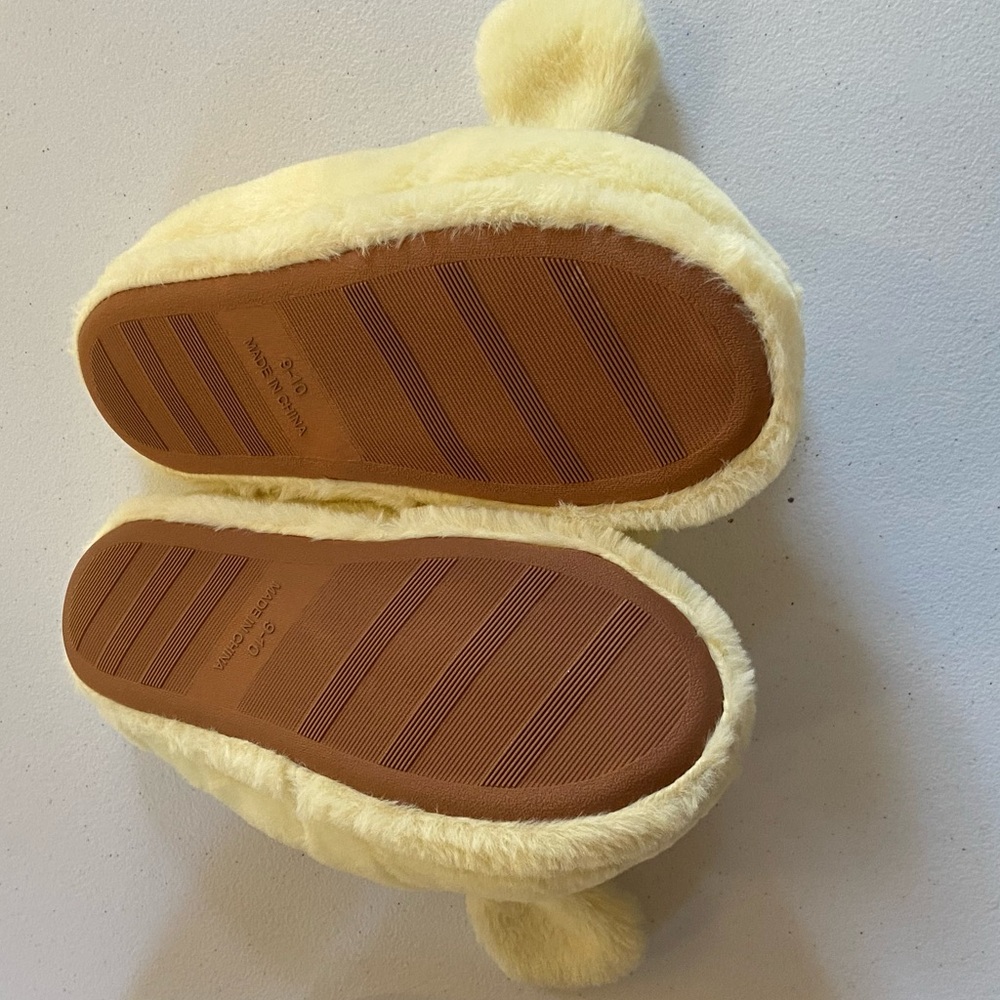 Sanrio Pompompurin Slippers - Picture 5 of 6